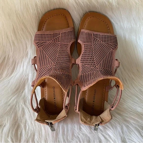 Lucky Brand Bartega Perforated Leather Gladiator Sandals in Antler Size 7.5 - Picture 4 of 11